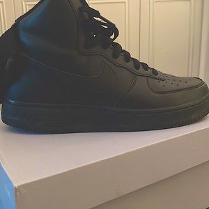 Nike: Black Air Force 1 size 8 ½